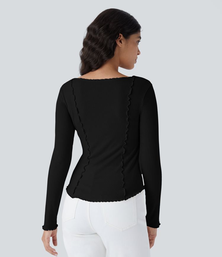 Geripptes Strickoberteil mit quadratischem Ausschnitt, Salatbesatz und asymmetrischem Saum