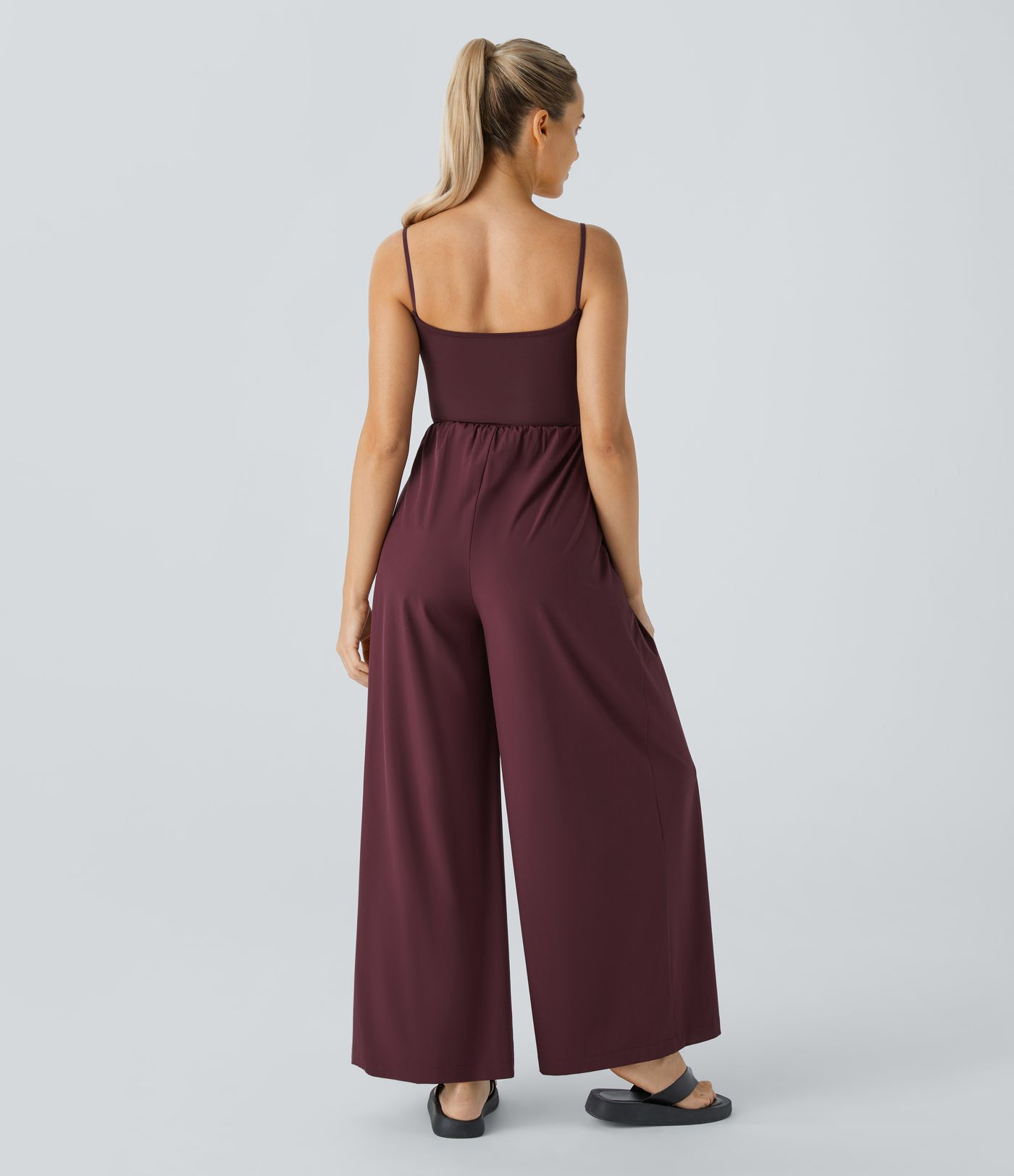 Mono Breezeful™ secado rápido pierna ancha plisada bolsillo lateral sin espalda