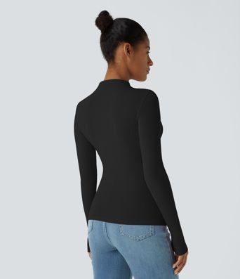Enges, legeres Thermo-Oberteil mit Trichterhalsausschnitt, langen Ärmeln und Rüschen