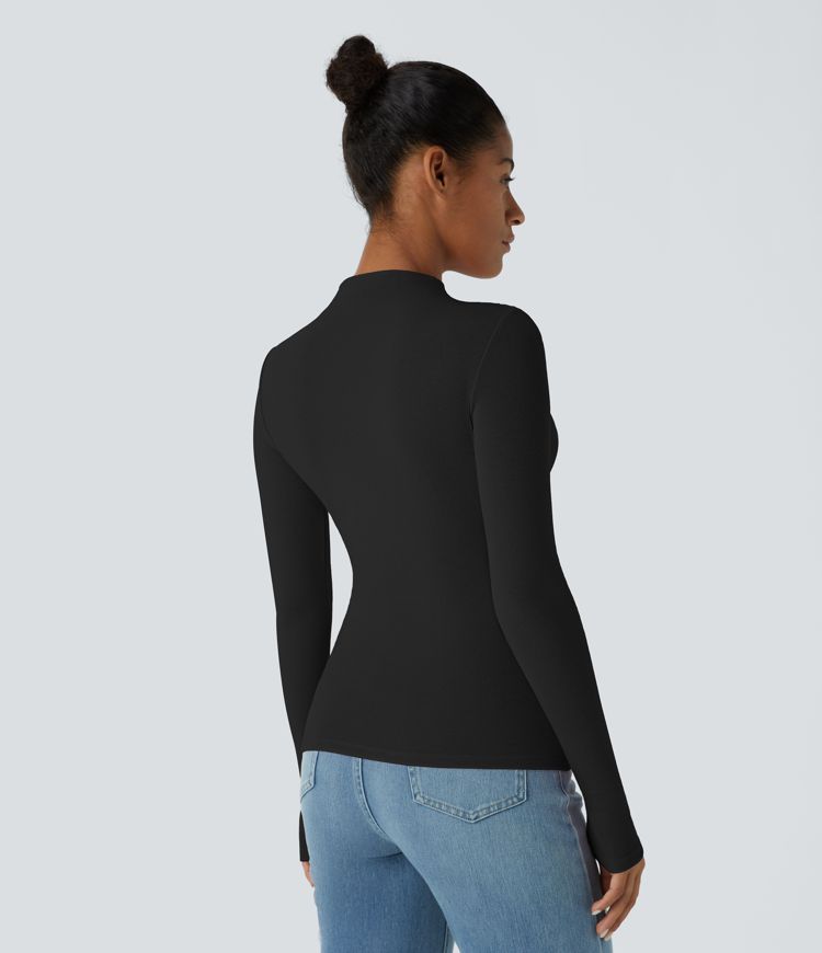 Enges, legeres Thermo-Oberteil mit Trichterhalsausschnitt, langen Ärmeln und Rüschen