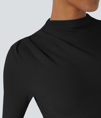 Enges, legeres Thermo-Oberteil mit Trichterhalsausschnitt, langen Ärmeln und Rüschen