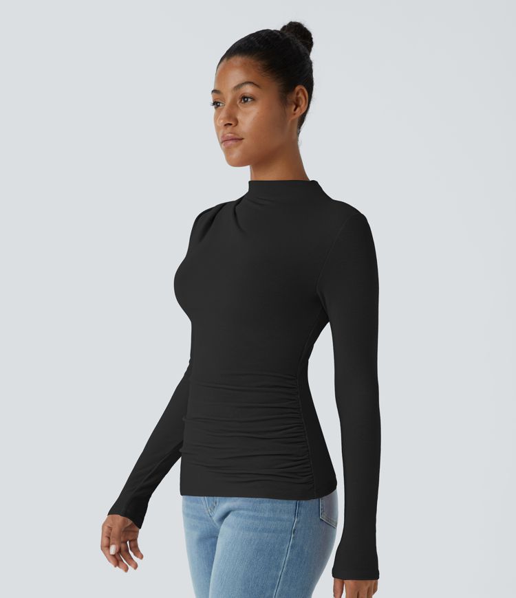 Enges, legeres Thermo-Oberteil mit Trichterhalsausschnitt, langen Ärmeln und Rüschen