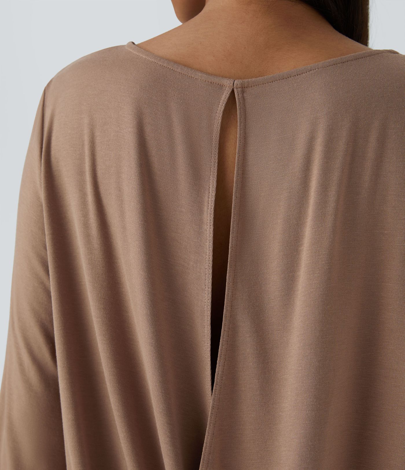 Blusa manga larga cuello barco acanalado botón cruzado