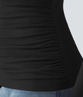 Enges, legeres Thermo-Oberteil mit Trichterhalsausschnitt, langen Ärmeln und Rüschen