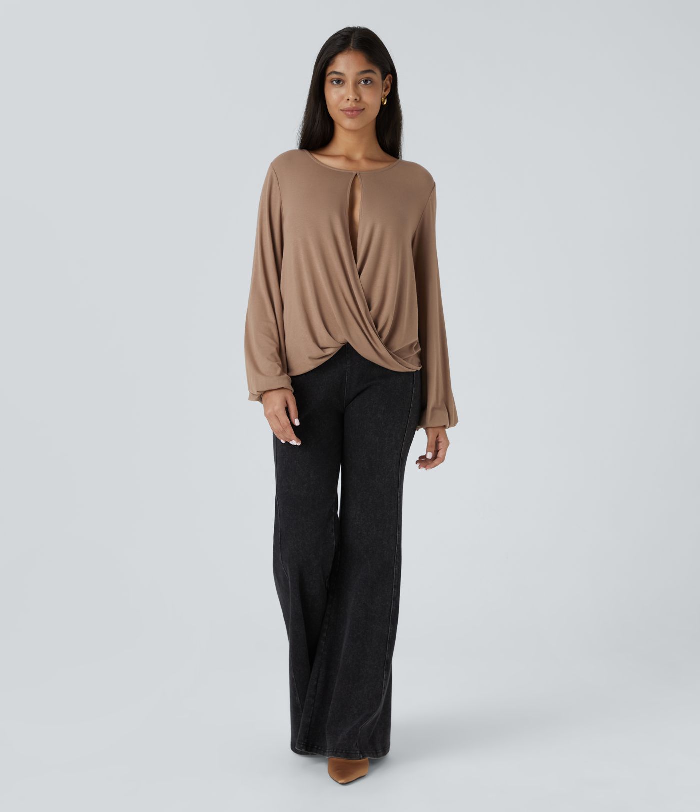 Blusa manga larga cuello barco acanalado botón cruzado