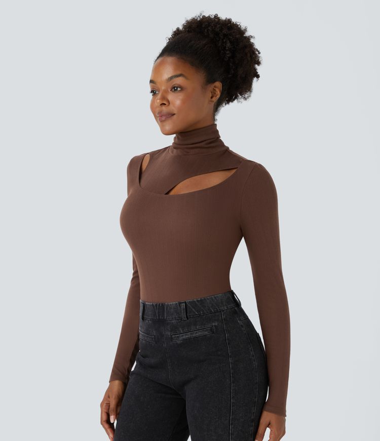 Top ajustado manga larga cuello alto abertura acanalado