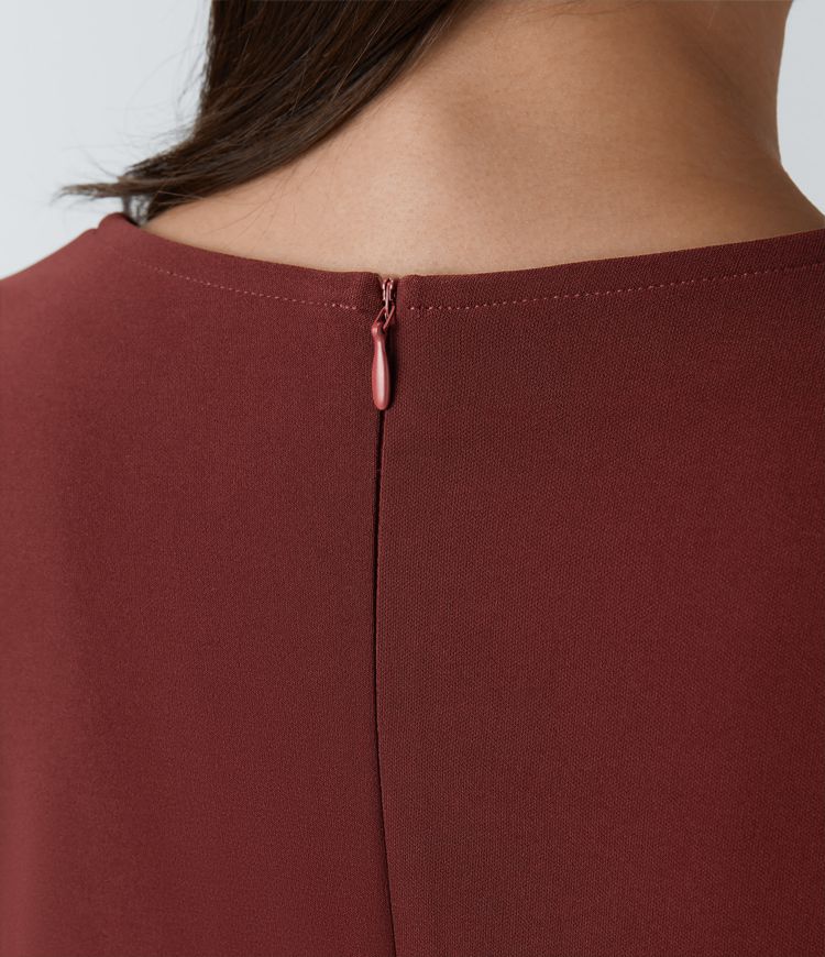 Robe décontractée courte moulante à col carré, manches longues, fermeture éclair invisible et poches à rabat