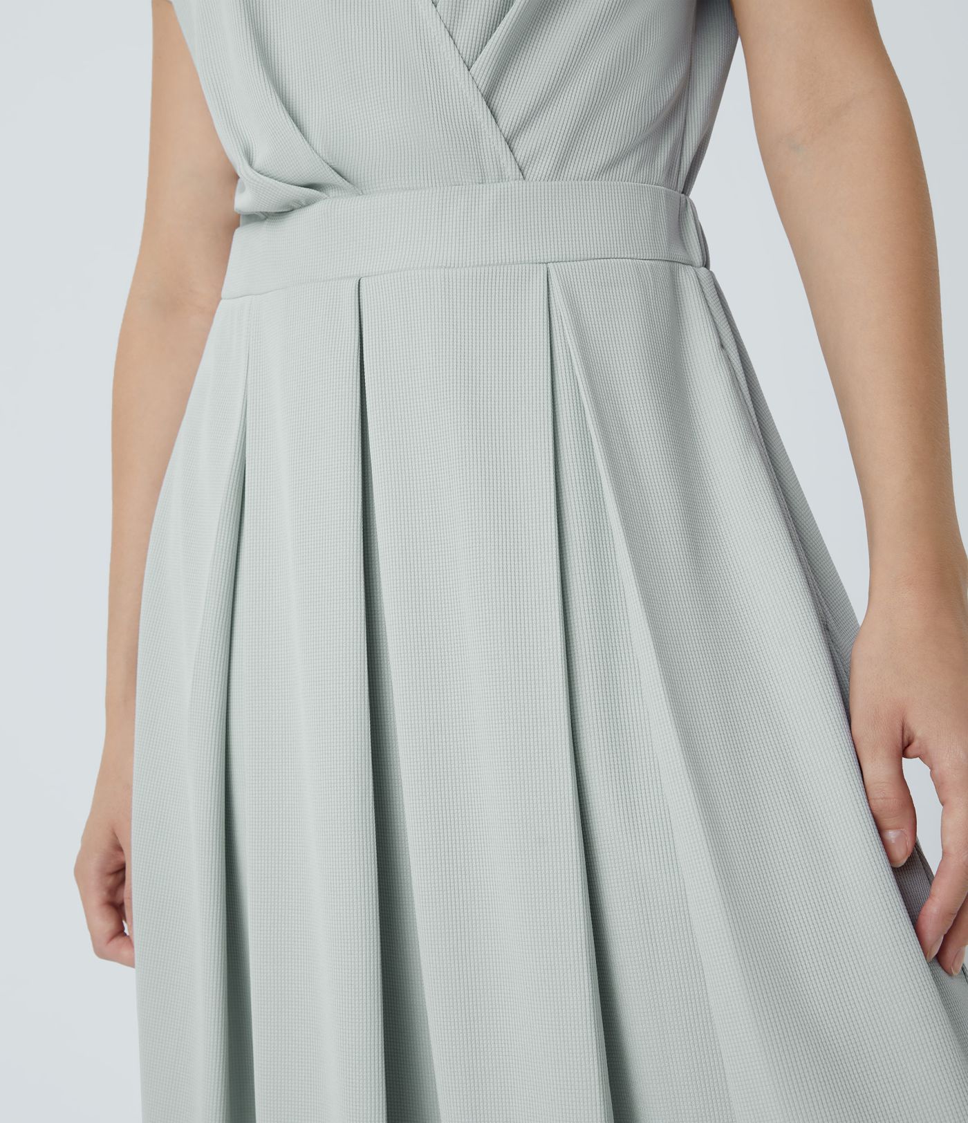 Vestido maxi cuello V manga corta bolsillo lateral plisado gofre fluido