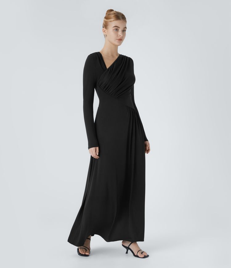 Vestido maxi fluido cuello asimétrico manga larga bolsillo lateral plisado