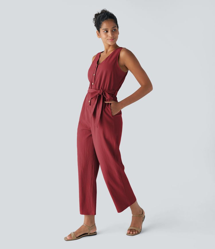 Lässiger, rückenfreier Jumpsuit mit V-Ausschnitt, Knopfleiste, Gürtel und Seitentaschen