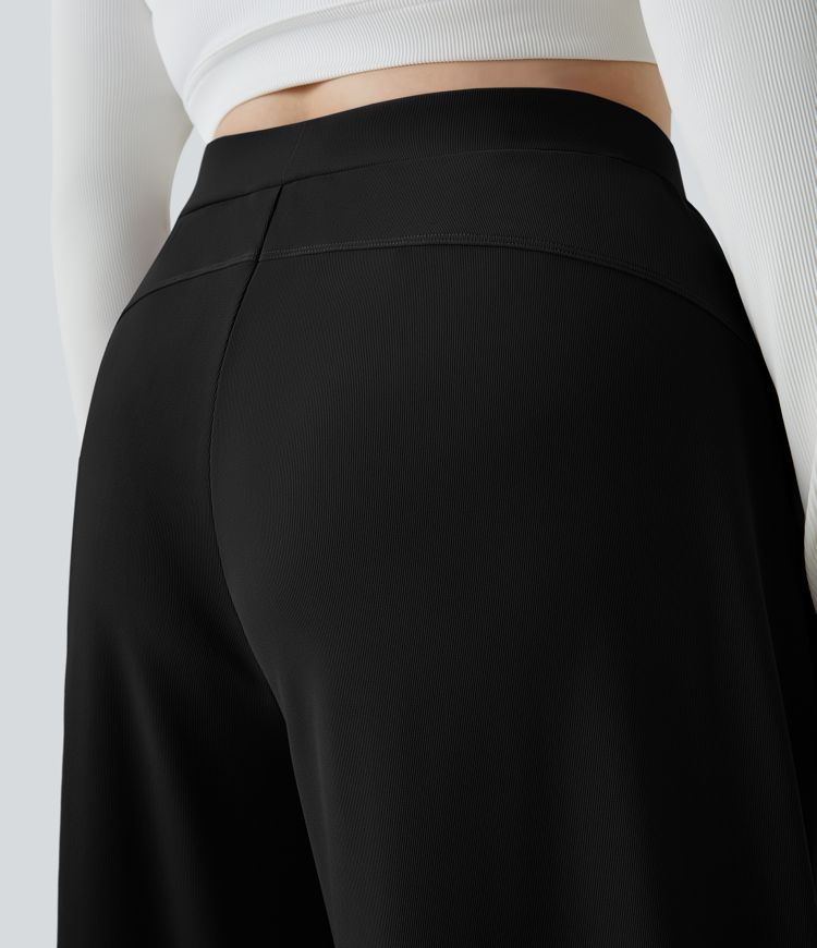 Pantalon de travail grande taille Halara Flex™ à taille haute sculptante et amincissante, poches latérales, jambes larges et tissu micro-gaufré