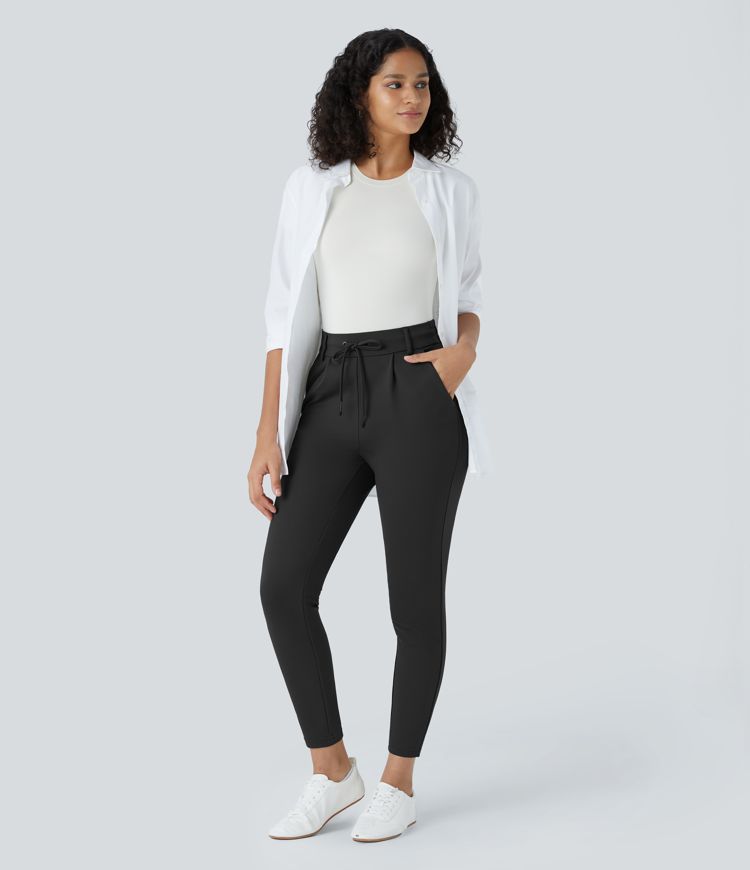 Halara Flex™ Knöchellange, konische Stoffhose mit mittelhohem Bund, Seitentasche und Kordelzug