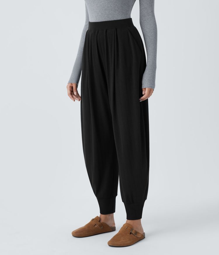 Pantalón deportivo acanalado tiro alto bolsillo lateral plisado