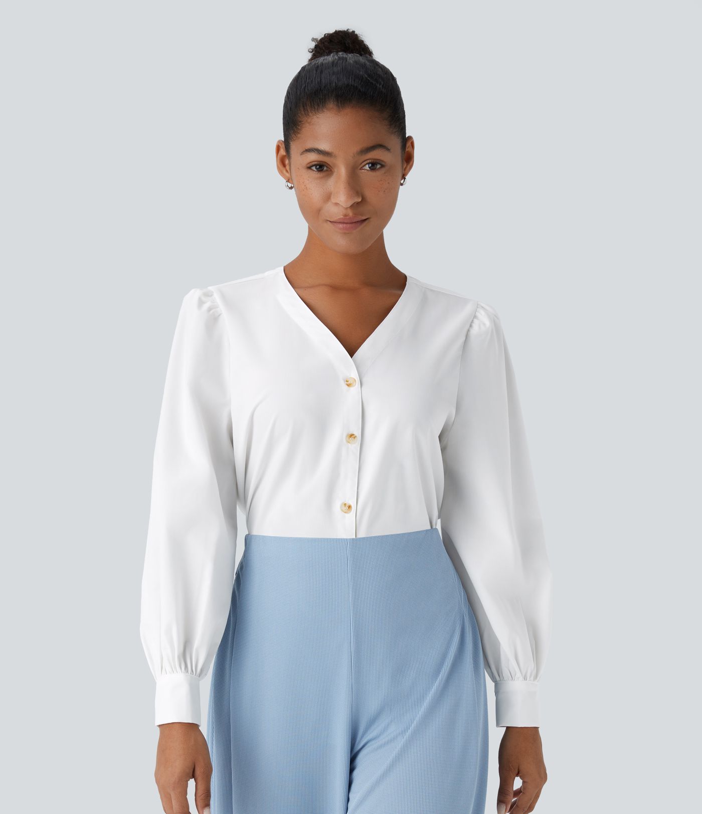 langärmelige Arbeitsbluse mit V-Ausschnitt und Knöpfen