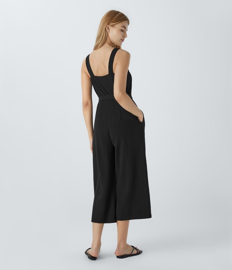 Capri-Jumpsuit mit quadratischem Ausschnitt, Knopfleiste, Gürtel und Seitentasche