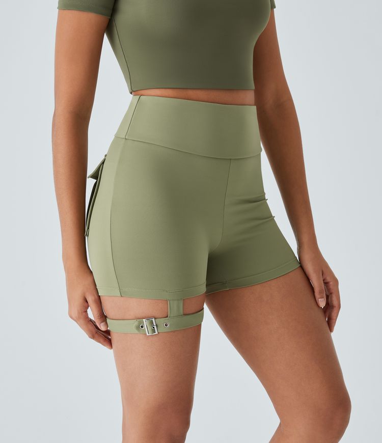 Short de yoga cargo style cycliste taille haute 7,5 cm avec boucle ajustable, poches arrière et fronces