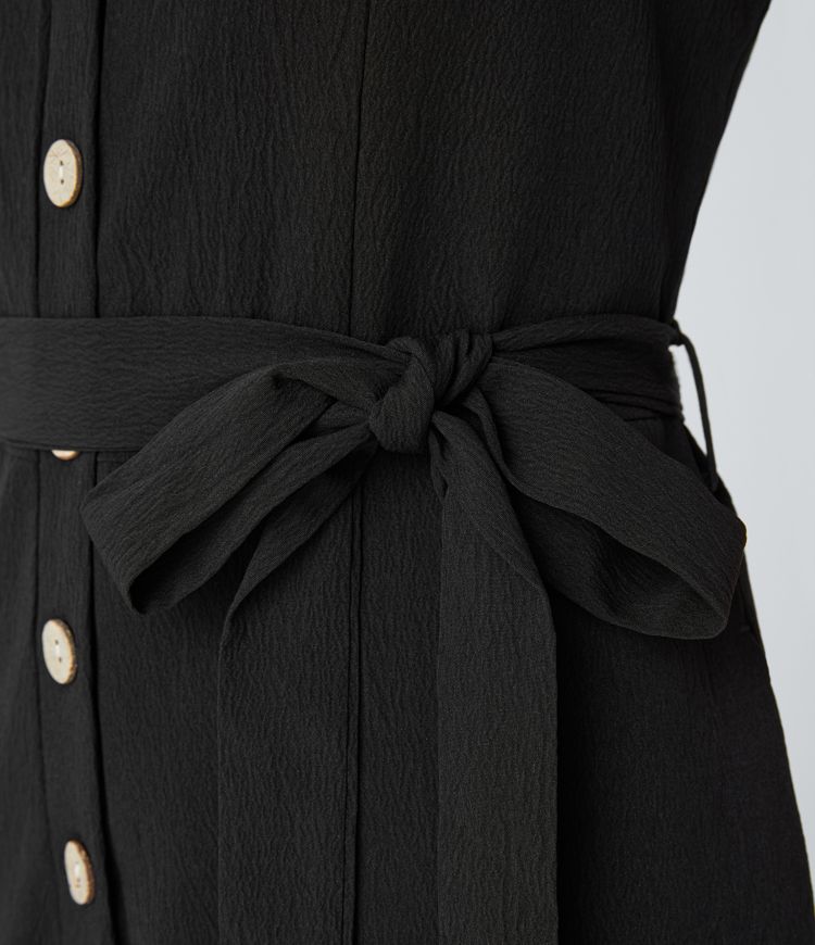 Capri-Jumpsuit mit quadratischem Ausschnitt, Knopfleiste, Gürtel und Seitentasche