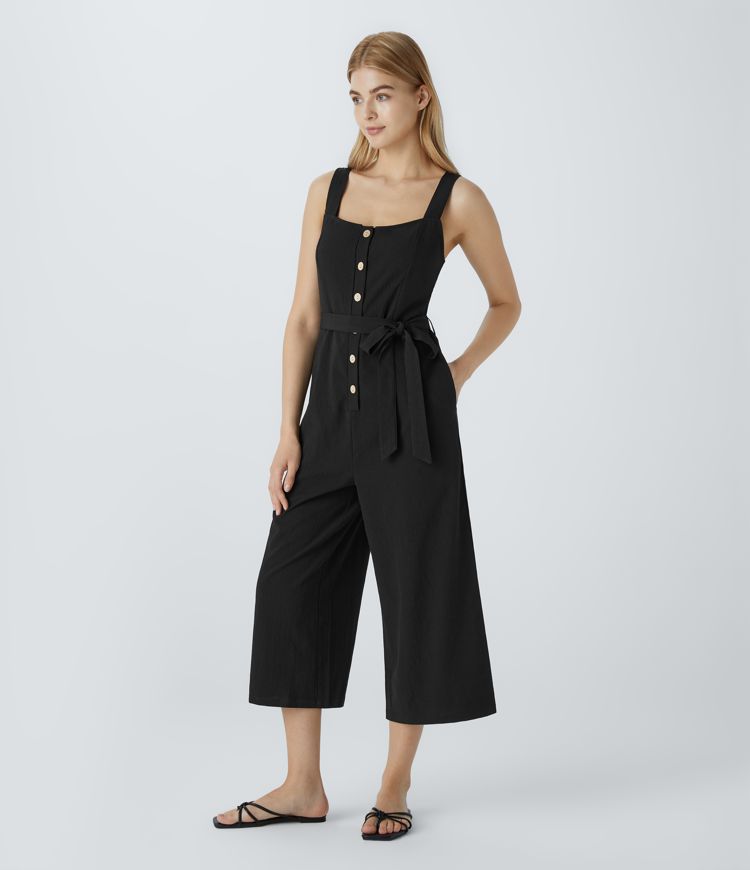 Capri-Jumpsuit mit quadratischem Ausschnitt, Knopfleiste, Gürtel und Seitentasche