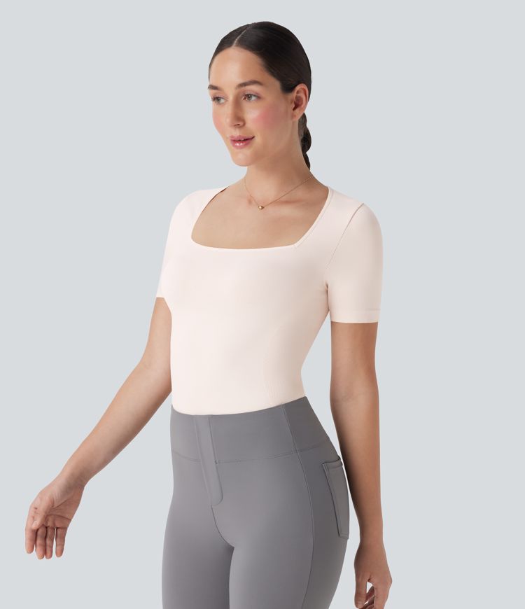 Body de oficina fluido y suave con escote cuadrado y tirantes ajustables en las piernas - Easy Peezy