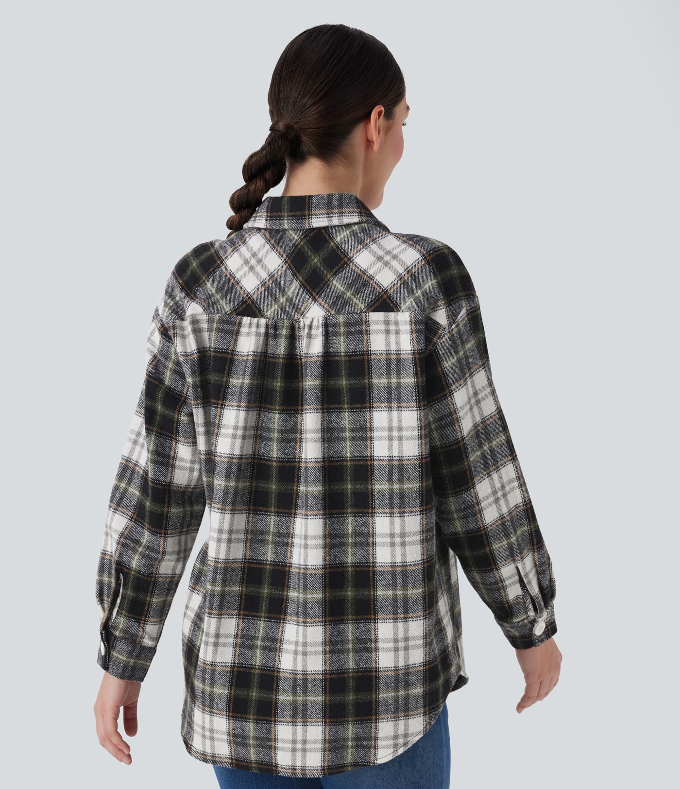 Chemise-veste décontractée à motif écossais avec ourlet arrondi et poches à rabat