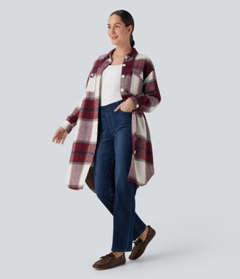 Dlouhá kostkovaná bunda s několika kapsami a zaoblenými lemy