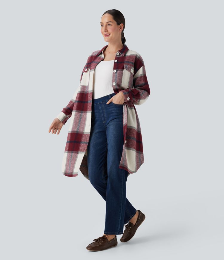 Dlouhá kostkovaná bunda s několika kapsami a zaoblenými lemy