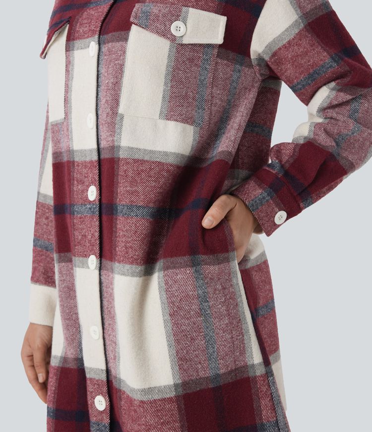 Dlouhá kostkovaná bunda s několika kapsami a zaoblenými lemy