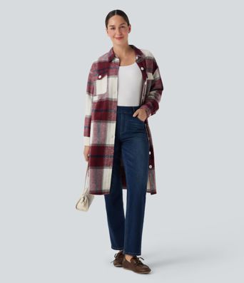 Dlouhá kostkovaná bunda s několika kapsami a zaoblenými lemy