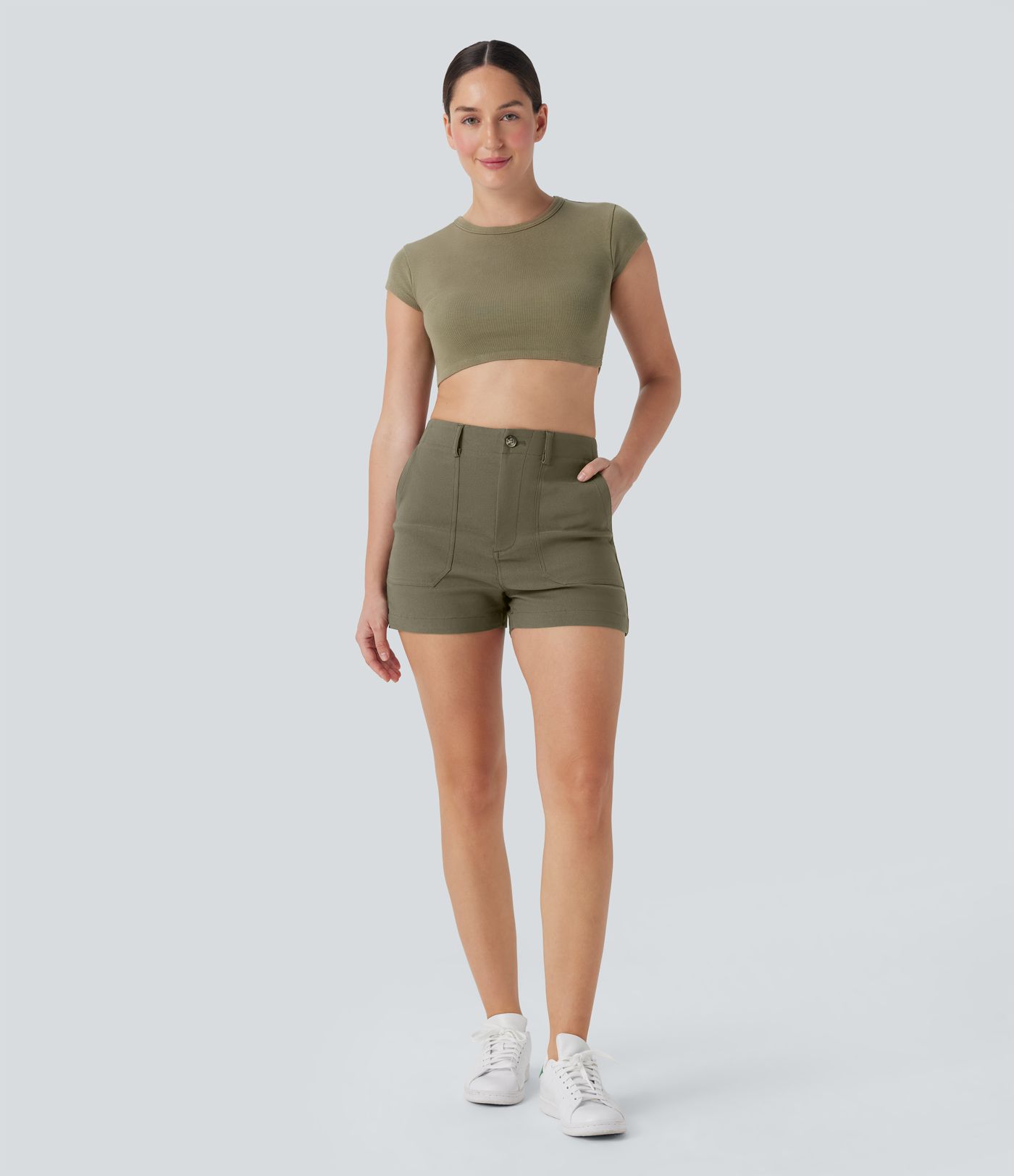 Lässige Shorts mit hohem Bund und mehreren Taschen