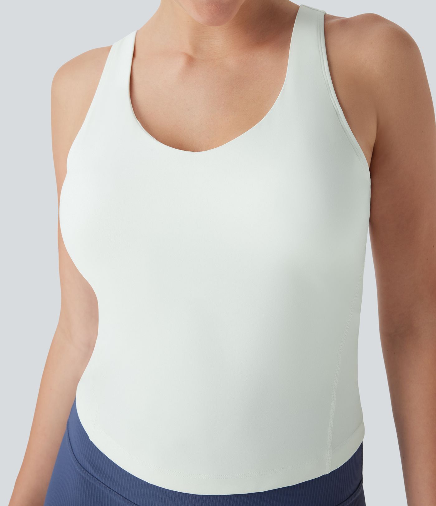 Top de running SoftlyZero™ Plush afelpado con relleno y escote en V en copas D-F