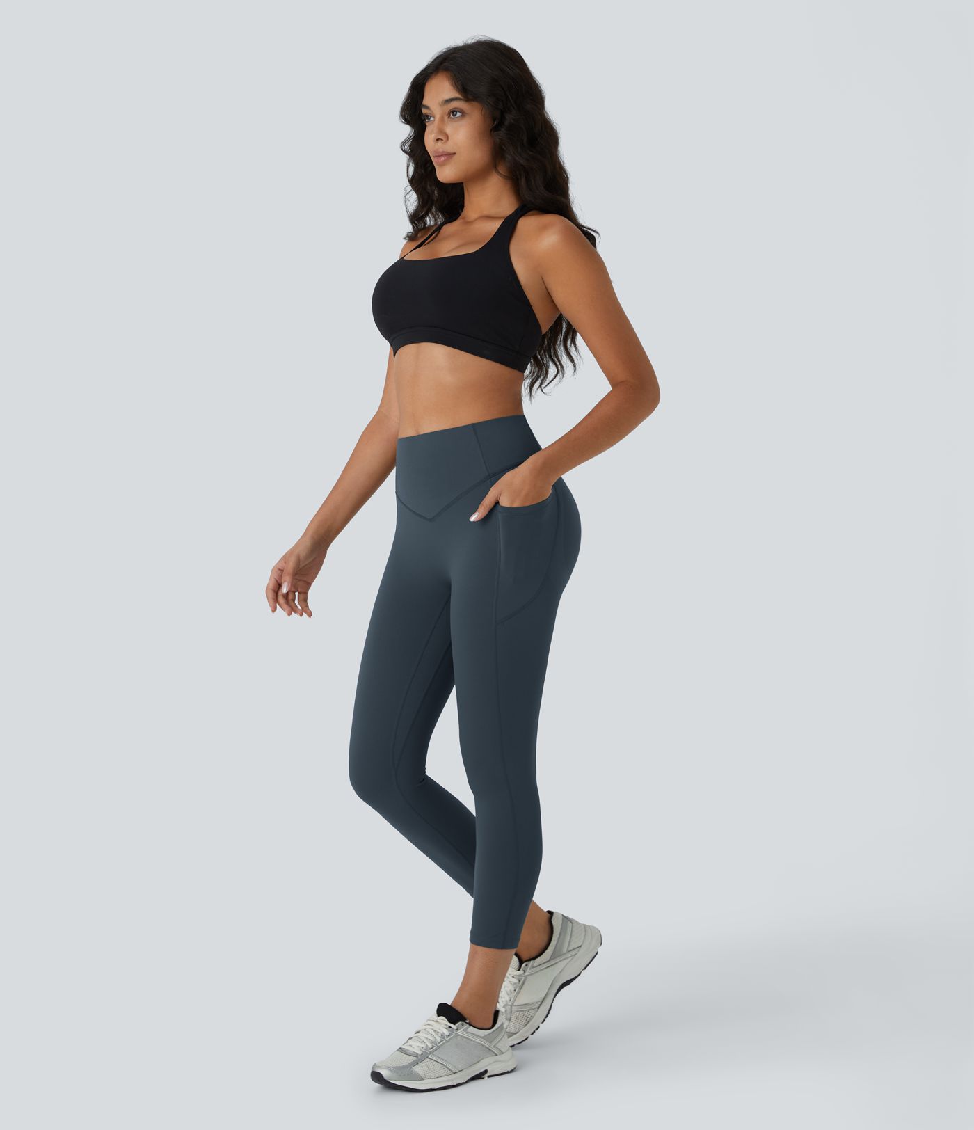 Halara UltraSculpt™ High Waisted Scrunch Butt Lifting Tummy Control Pocket Shaping Capri Training Leggings