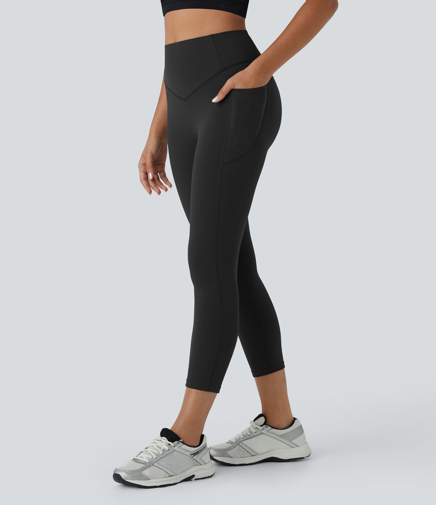 Halara UltraSculpt™ SoCinched Leggings de Capri d'Entraînement avec Contrôle du Ventre, Effet Push-up et Poches