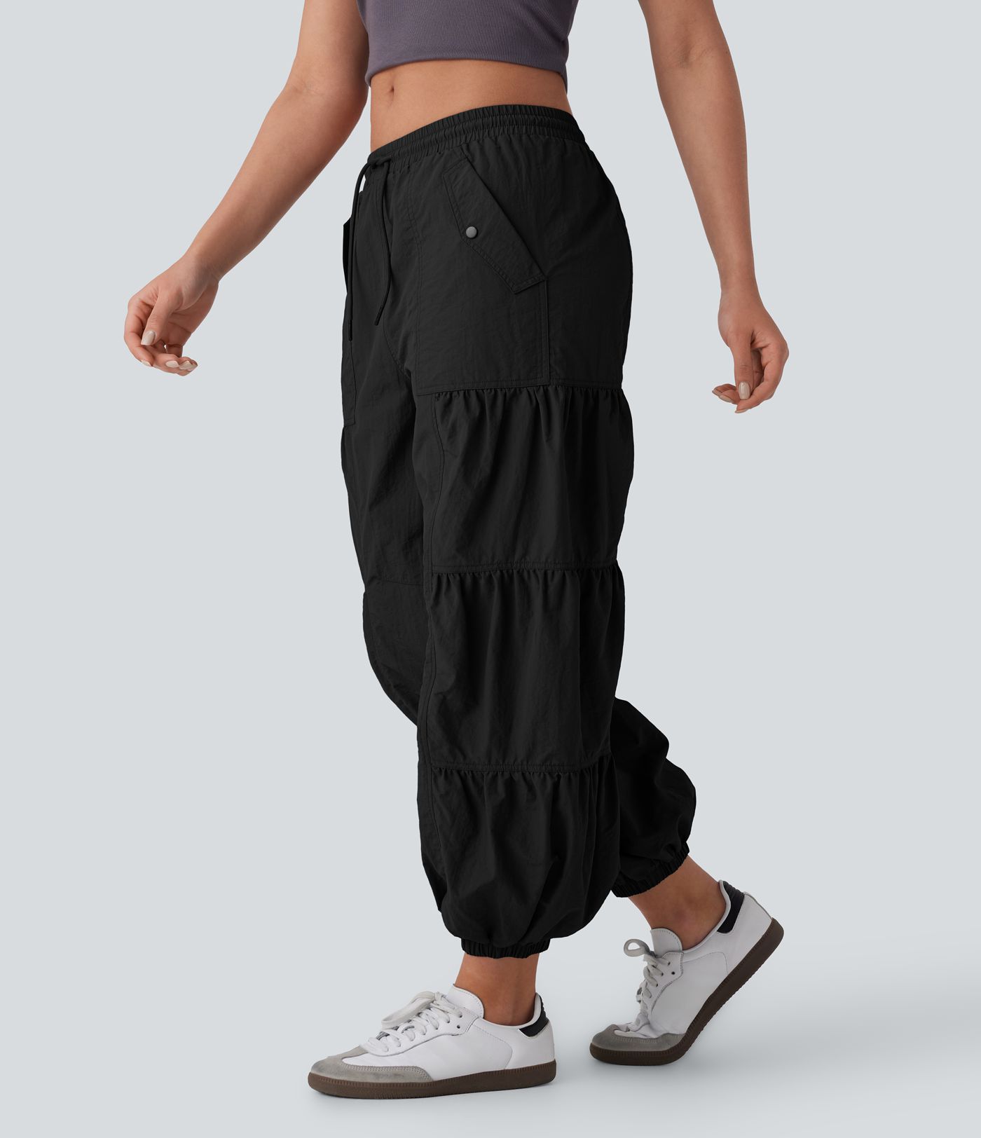 Joggers cargo holgados estilo paracaídas de tiro medio con cordón en la cintura, bolsillos y fruncidos Joggers cargo holgados estilo paracaídas de tiro medio con cordón en la cintura, bolsillos y fruncidos