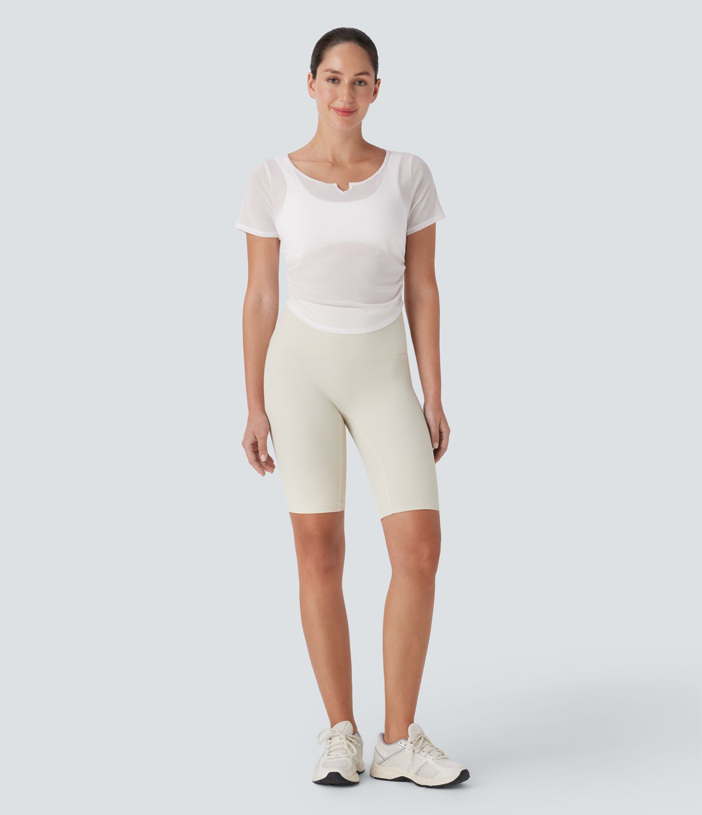 Transparentes Yoga-Sport-Top aus Mesh mit V-Ausschnitt, kurzen Ärmeln und abgerundetem Saum