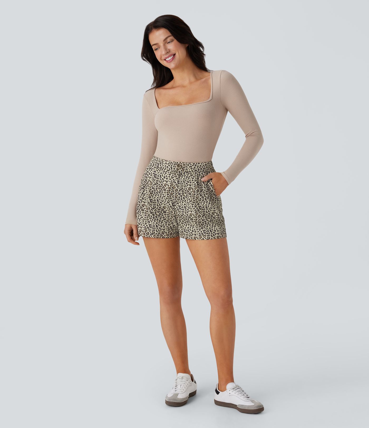 Lässige Baumwollshorts mit hohem Bund, Seitentaschen und Leopardenmuster
