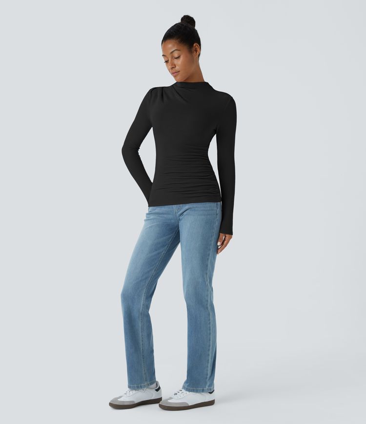 Enges, legeres Thermo-Oberteil mit Trichterhalsausschnitt, langen Ärmeln und Rüschen