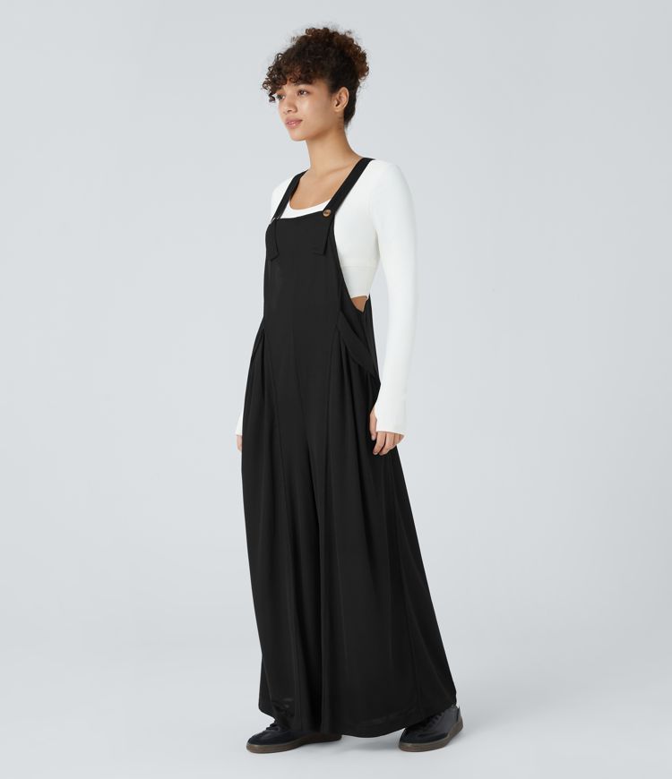 Lässige, plissierte Latzhose mit Seitentaschen, verstellbaren Trägern, Knöpfen, Waffelstruktur und weitem Bein