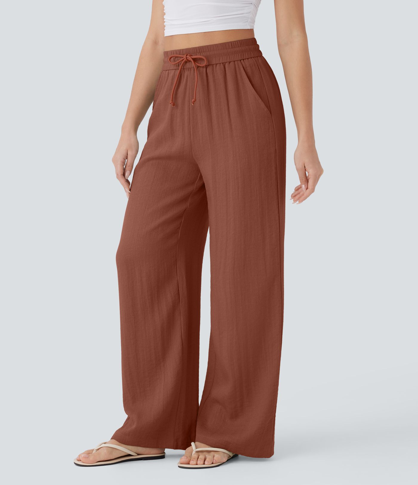 Pantalon large fluide taille haute avec cordon de serrage, poches latérales et aspect lin