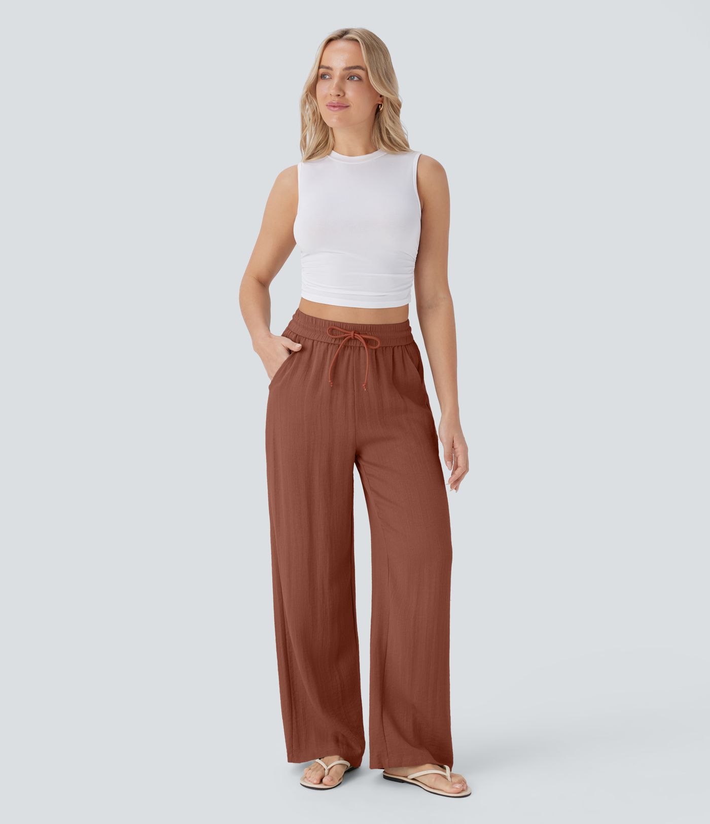 Pantalon large fluide taille haute avec cordon de serrage, poches latérales et aspect lin