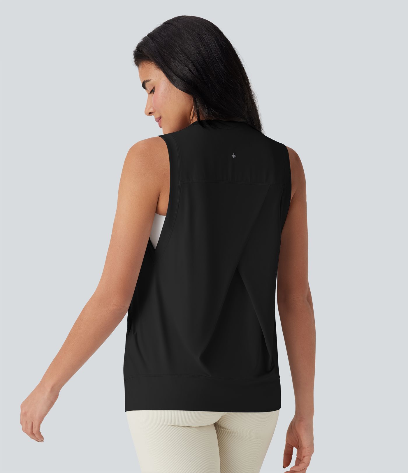 Round Neck Cool Touch Yoga Tank Top with Pockets-UPF50+