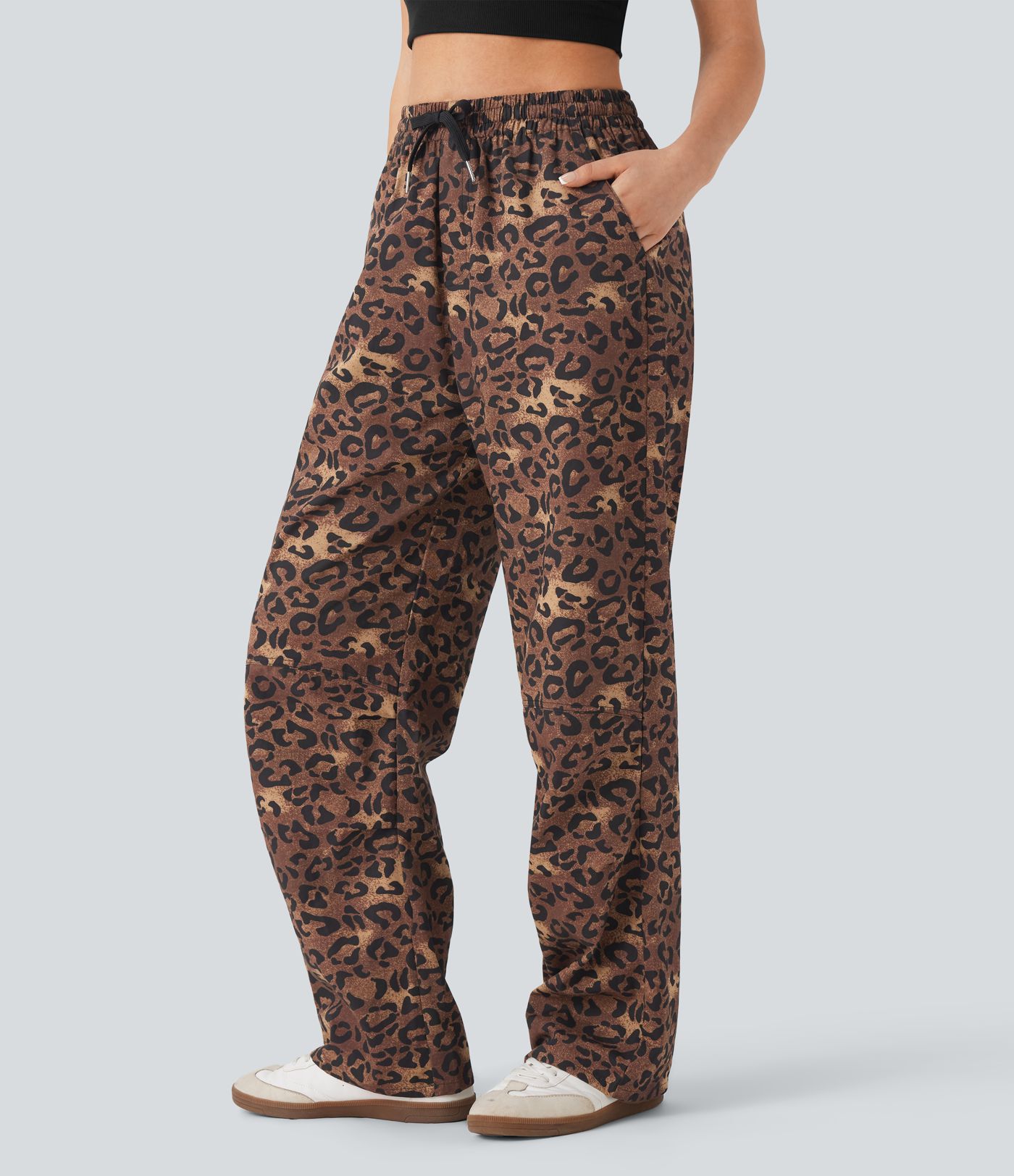 Freizeithose mit hohem Bund, Kordelzug, geradem Bein und Leopardenmuster, Taschen
