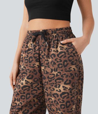 Freizeithose mit hohem Bund, Kordelzug, geradem Bein und Leopardenmuster, Taschen