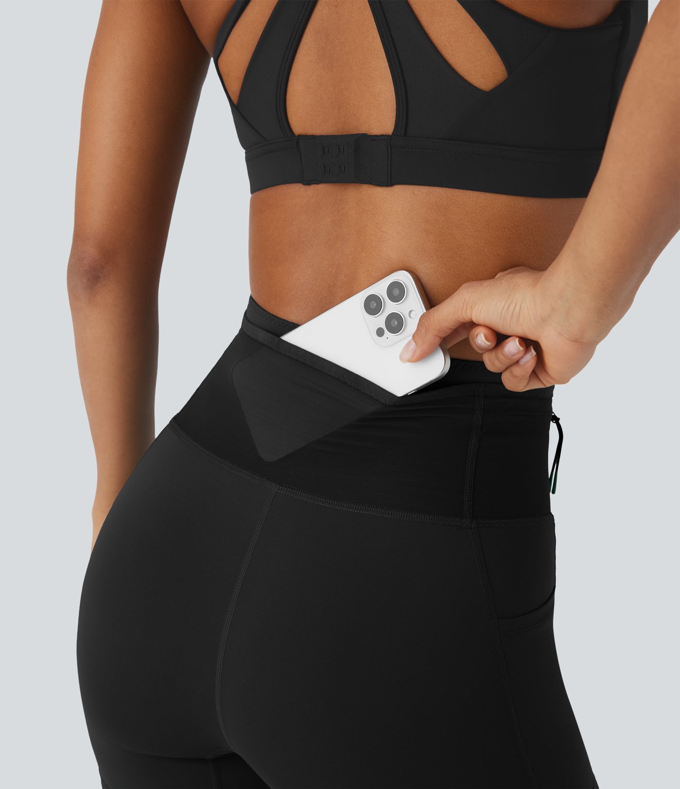 Shorts tipo biker de running SpeedWave™ de tiro alto moldeador abdominal  con malla de contraste y de secado rápido en longitud 12,7cm y bolsillos 360°