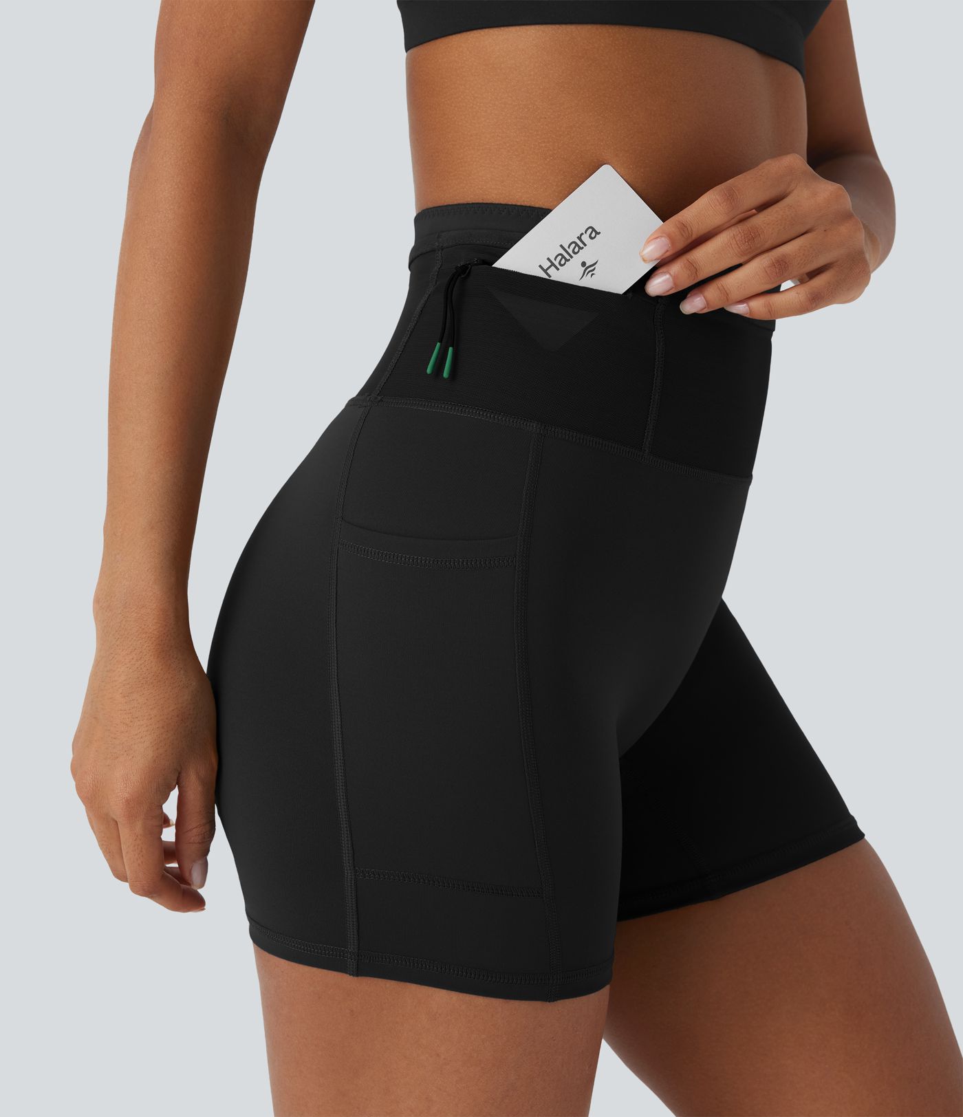 Shorts tipo biker de running SpeedWave™ de tiro alto moldeador abdominal  con malla de contraste y de secado rápido en longitud 12,7cm y bolsillos 360°