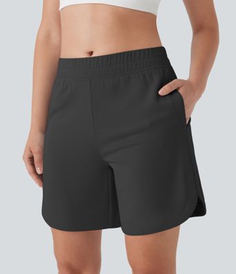 Yoga-Bermudashorts mit mittelhohem Bund, Seitentaschen und abgerundetem Saum