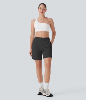 Yoga-Bermudashorts mit mittelhohem Bund, Seitentaschen und abgerundetem Saum