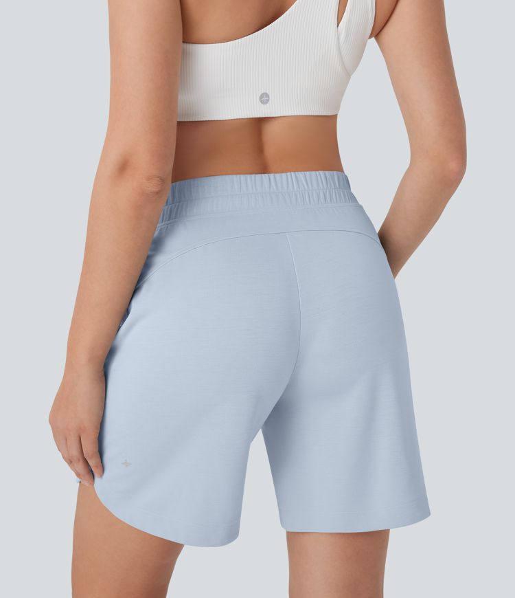 Bermudas de yoga con cintura media, bolsillos laterales y dobladillo curvo