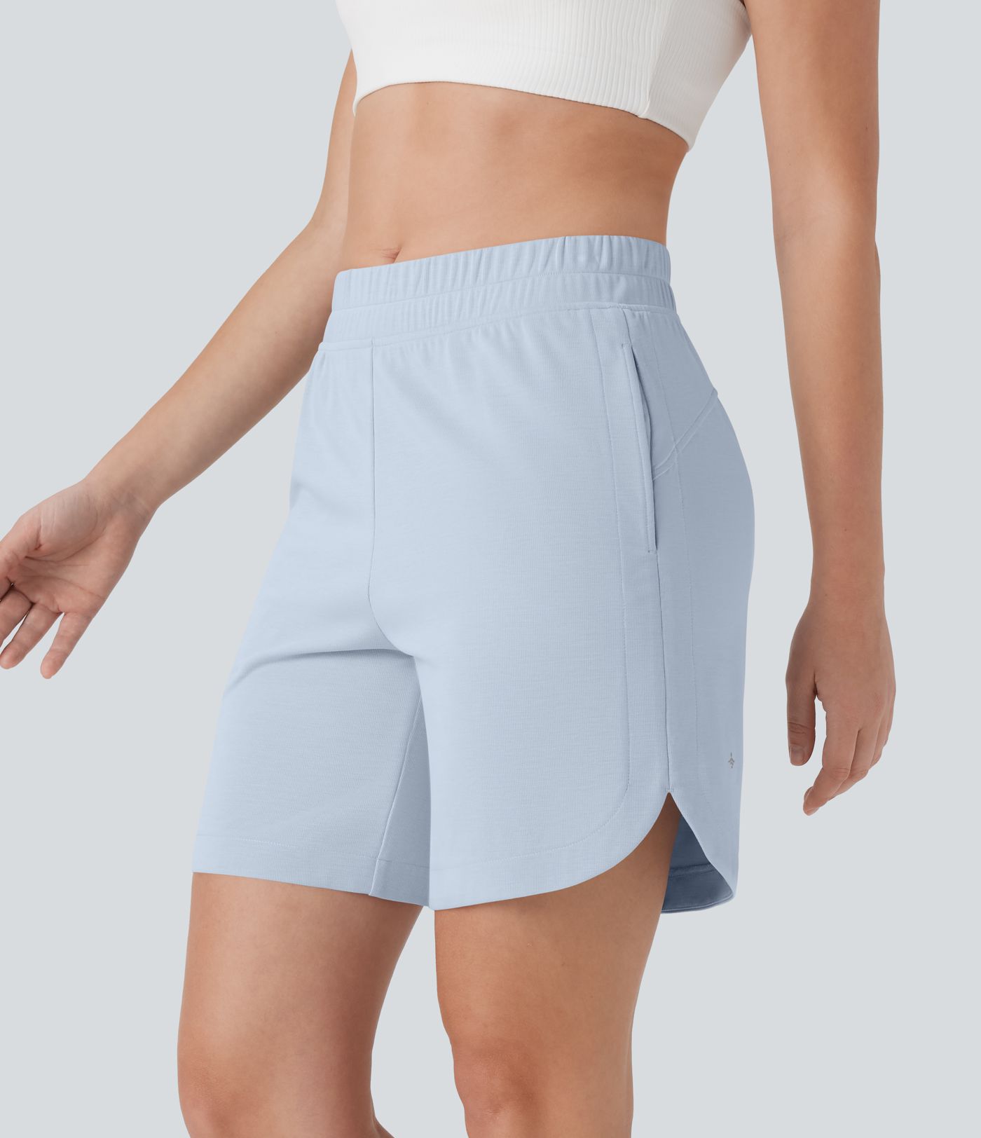 Bermudas de yoga con cintura media, bolsillos laterales y dobladillo curvo