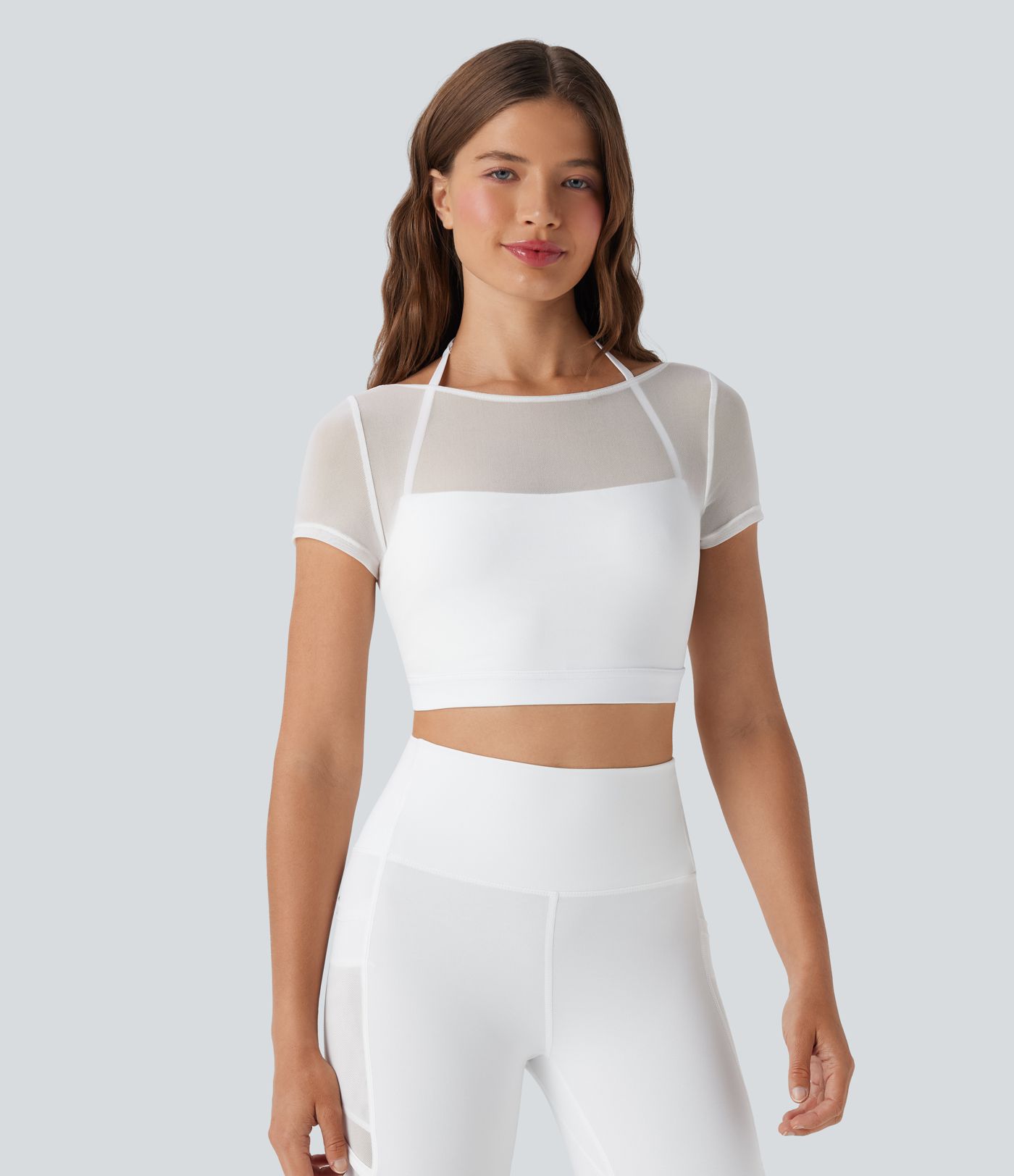 Rückenfreies 2-in-1 Yoga-Sport-Top mit Neckholder, kurzen Ärmeln und kontrastierendem Netzstoff