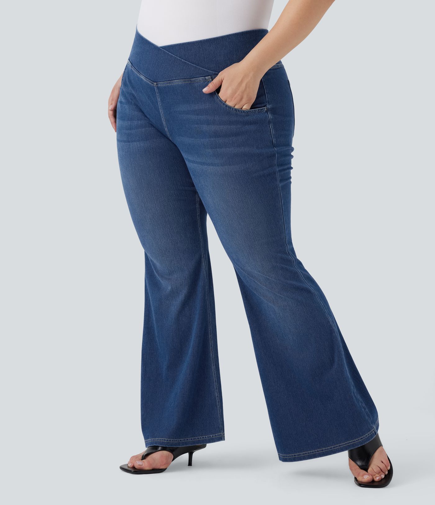 Plus Size Halara Flex™ High Waisted Crossover Washed Casual Flare Jeans with Pockets